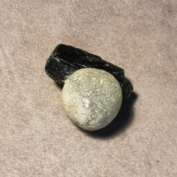 Epidote avec prehnite - pièce u﻿nique 5 - chakra pistache